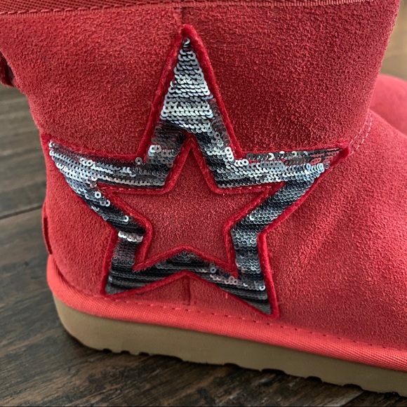 Genuine UGG Women's Classic Mini II Ankle Boots 
5 - Picture 2 of 6